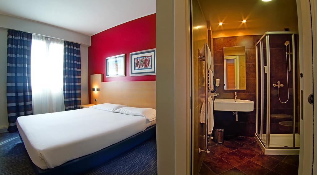 קולוניו מונצזה Hotel Sporting Cologno חדר תמונה